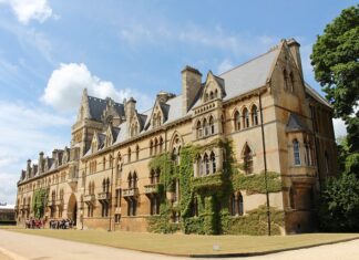 Ile kosztuje Oxford za semestr? Ile kosztuje Oxford za semestr?