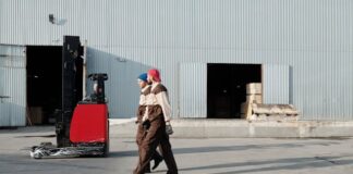 Czego nie może robić operator wózka widłowego? Czego nie może robić operator wózka widłowego